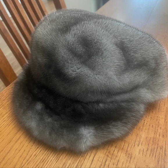 Luxury Blue Iris Mink Cap - Picture 1 of 2
